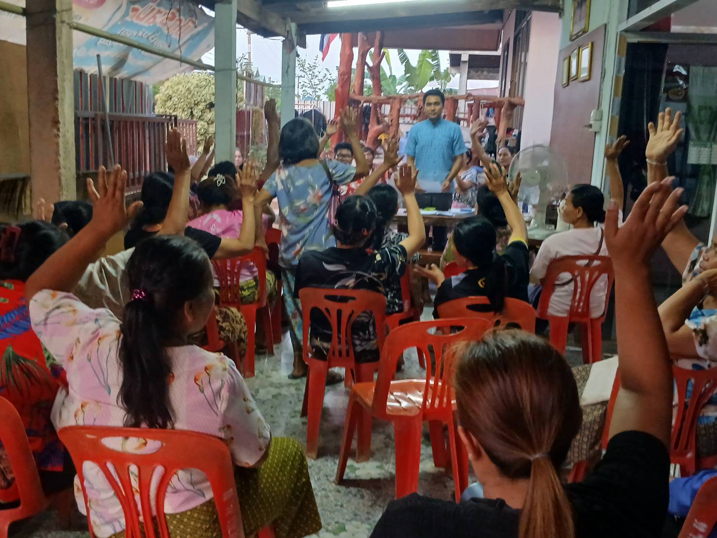 พช.ตักสิลาเมืองแห่งการศึกษา สร้างและพัฒนาคนเก่ง คนดี พช.ชื่นชม จังหวัดมหาสารคาม ร่วมประชุมโครงการแก้ไขปัญหาความยากจนบ้านผักแว่นใต้